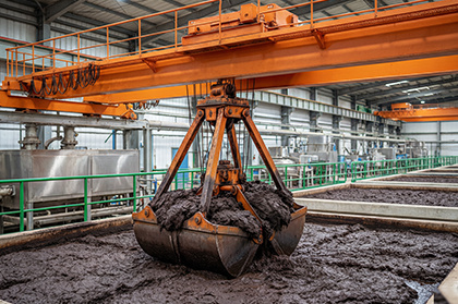 Garbage-Grab-Overhead-Crane09