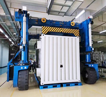 Container Straddle Truck